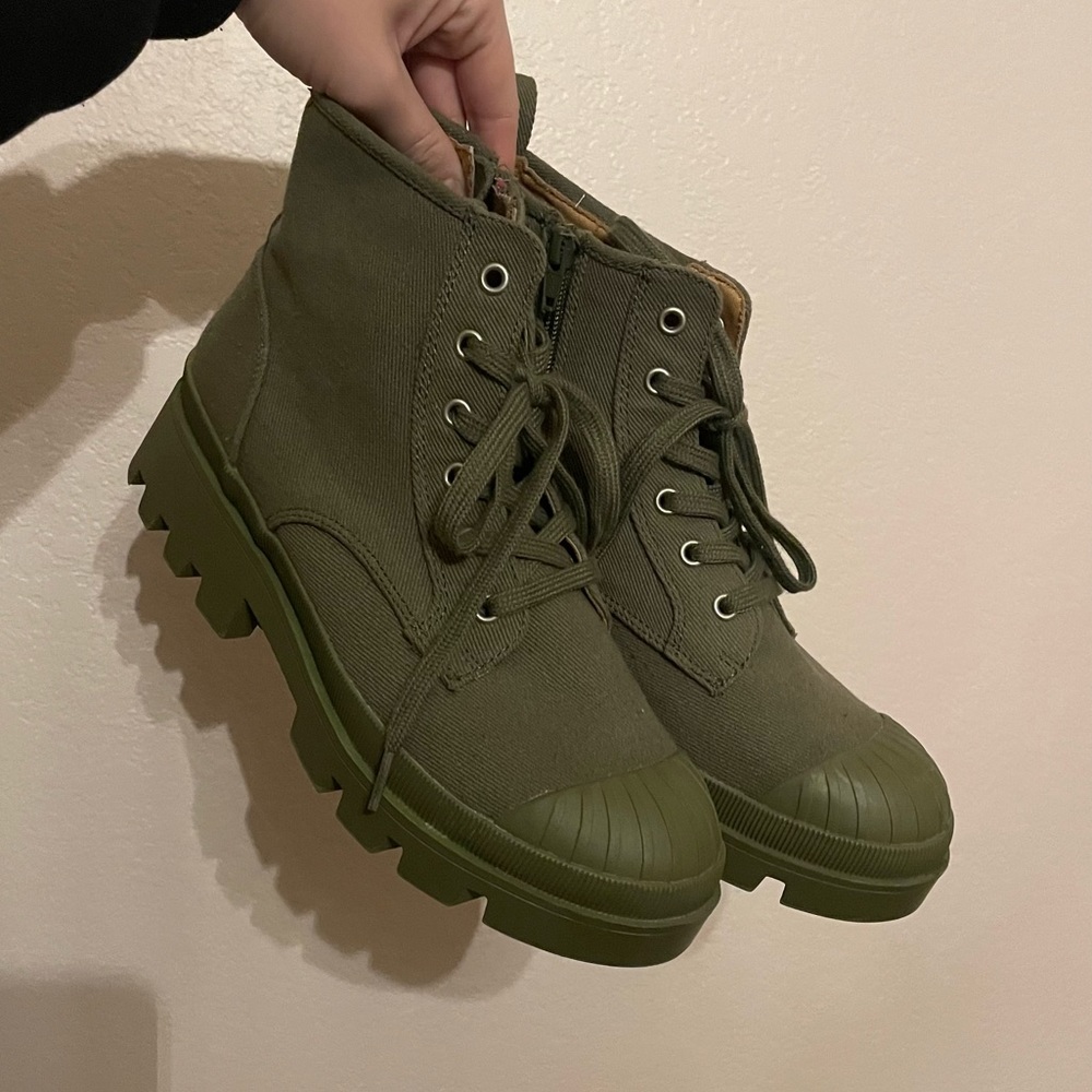 Universal Thread Olive Combat Boots